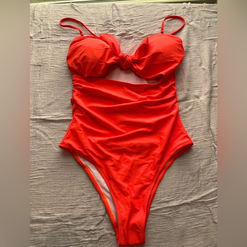 NWOT • women’s one piece swimsuit • small • removable padding • hygienic liner